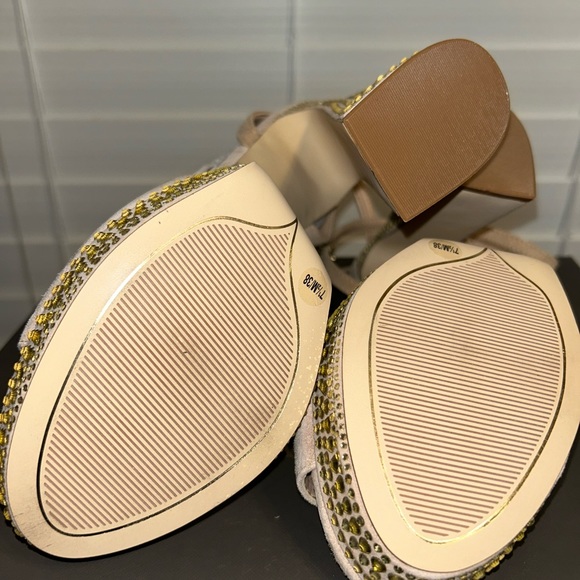 Vince Camuto platform - Picture 6 of 7